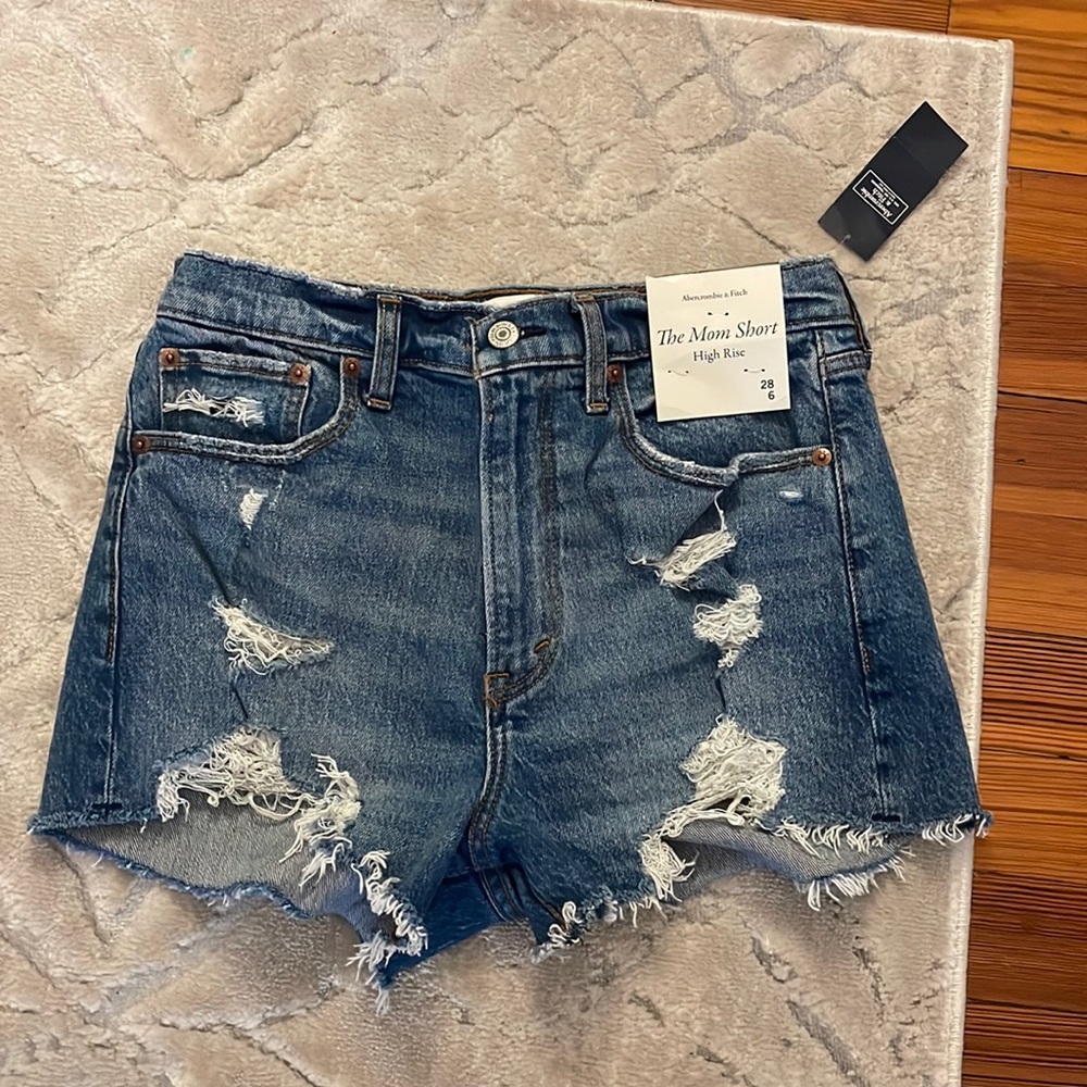 Abercrombie and Fitch the mom short high rise